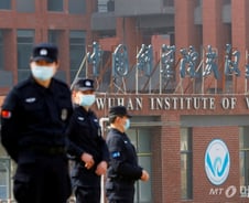 한국 아직 잠잠한데 이웃나라들 '난리'…변이 코로나, 백신 소용 없다?