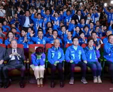 "와 이겼다!"…'이재명 51.7%' 출구조사에 환호성 터진 민주당