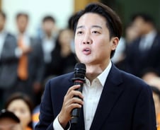 '대선 승복' 이준석 "이재명, 경제에 적확한 판단을…야당 역할할 것"