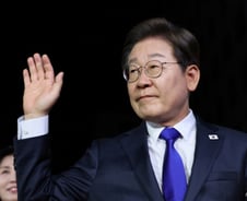 [단독] 당사 찾은 이재명 당선인 "해야 할 일 많다…경제 빨리 성과 내자"