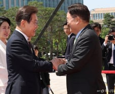 국회 찾은 이재명 대통령 "천하람, 김용태 제가 잘 모실 것···자주 뵙길"