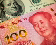 비싸도 '턱턱' 사던 중국인 몸 사리자…'1200원 음료' 이곳 주가 신났다