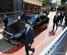 '지뢰 폭발도 견딘다'...이재명 대통령의 첫차, 삼각별의 정점 '마이바흐'