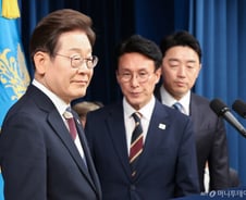 "용산 와보니 꼭 ○○ 같아요"…폭소 터진 이재명 대통령의 첫 브리핑