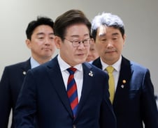 이재명 대통령, 첫 국무회의···"국민 고생하는 시간 줄이고 싶어, 최선 다 해달라"