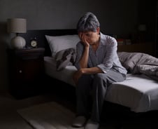 수백억씩 팔리는 '꿀잠 영양제'라더니…어르신엔 '약발' 약하다? 이유는