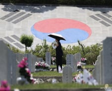 이재명 대통령, 현충일 추념식 참석···초계기 순직 군인 유족 초청도