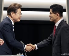 이재명 대통령, 김문수와 취임 후 첫 통화…안부 인사 건네