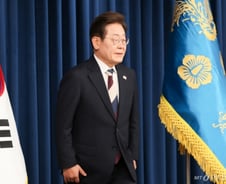 대통령실 질문 기자도 카메라에···이재명 대통령 "댓글 제안 의미있어 실행"