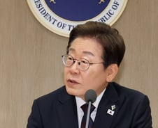 이재명 대통령, 국무위원들에 "평소보다 바빠졌죠? 열심히 임해줘 감사"