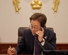 이재명 대통령, 중국 시진핑과 30분 통화…"올가을 경주 APEC 초청"