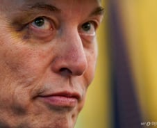 머스크 눈에 '멍자국' 해명했지만…"성인 주먹" 안과전문의 다른 말