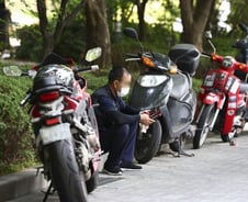 李대통령 "라면값 2000원 진짜냐" 발언에…배달 업계 떠는 이유