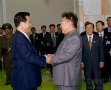 "분단 55년 만, 역사적 합의" 남북 정상, 평양서 두 손 맞잡았다[뉴스속오늘]