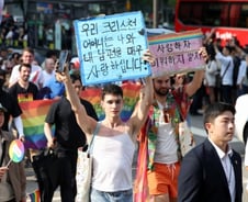 [단독]퀴어축제에 수백만원 예산 쓴 질병청 "에이즈 예방 홍보 목적"