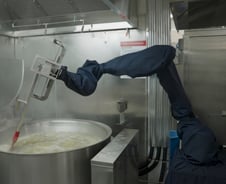 뜨겁고 고중량 급식, 대신 만든다...강남 학교서 '조리로봇' 실증