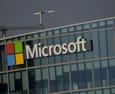 [IT썰] "AI 개발 돈 들어…" MS, 영업직원 수천 명 내보낸다