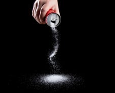 경고문 붙은 콜라 나올까…'설탕세' 깜짝 효과에 59% "우리도 하자"