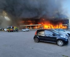 "거대한 화염, 굉음 울리며 펑펑"…1000명 모인 쇼핑몰 덮친 미사일[뉴스속오늘]
