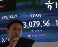 "돈 벌었다" 네카오서 대탈출…약발 약했던 대통령 연설, 3100피 내줘