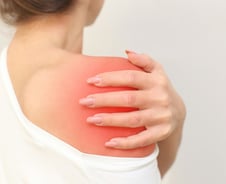 "옆으로 누워 잤더니 이럴 수가" 망가진 어깨, 파열 부른다…왜?