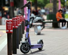 [단독]'전동킥보드' 10대 붙잡아 중상…"무리한 단속 자제" 경찰 대응