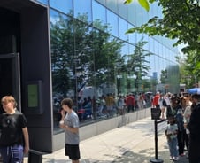 [르포] 제네시스 전시장 앞 '땀 뻘뻘' 50m 줄 선 미국인…"한국에 반했다"