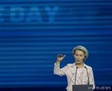 [IT썰] "AI법 유예해 줘" 대기업 요구에 EU "갈 길 가야" 단칼