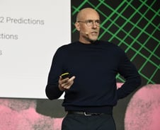 스콧 갤러웨이 인터뷰: "지금은 미국을 위해 싸울 때" [PADO]