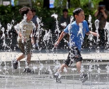 지자체 "출산 전 단계인 결혼·임신부터 지원하자"