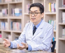 20여년 조현병 치료 한 길…정신과 의사가 꼭 당부한 한가지