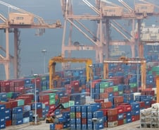 [단독]무역보험 특별할인 한 달 연장, 추가 연장도 검토…"수출 지원방안 마련"