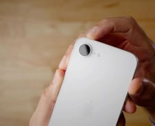 [IT썰]애플, 아이폰 17e 내년 출시 전망…저가형 매년 내놓을 것