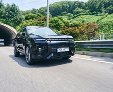 '하이브리드' 이 가격 맞아?…"가성비 끝판왕 등장" KGM 액티언[시승기]