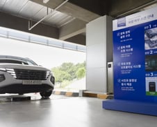 중고차 공중에 띄웠더니…호가 오르는 소리 "띠링, 띠링" [르포]