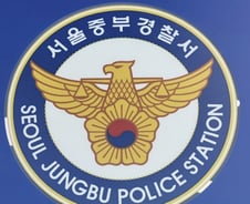 [단독]"옥상서 화분 던진다" 골목길 통제…'난동' 60대 여성 체포