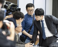 전공의 '복귀 조건' 나오자 "2차 피해 우려" 반대 청원까지…특혜 공방