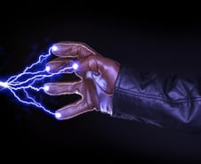 샤워하고 선풍기 선 꽂다 '저릿'…가벼운 감전도 심장·장기 파고든다