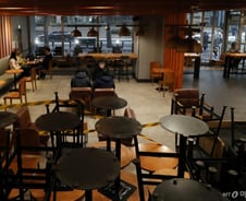 오후 6시 '땡' 친구 1명만 볼 수 있었다…숨 막혔던 그때 [뉴스속오늘]