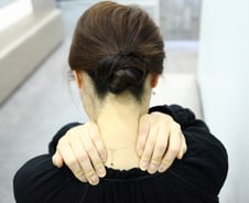 에어컨 찬바람에 목·어깨 '뻣뻣'…"겨울에 쓰는 '이것'도 도움" 뭐길래