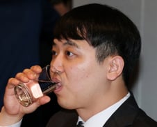 PA와 '어색한 동거', 군 의료 공백 현실화?…전공의 복귀 후 시나리오