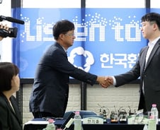 '복귀 초읽기' 전공의, 환자단체 만나 대국민 사과…의료사태 새 국면