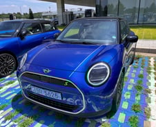 주행거리 2배 늘려 장거리도 거뜬…일렉트릭 MINI 쿠퍼[시승기]