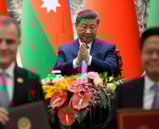 시진핑의 새로운 리더십: 모습은 보이지 않지만 권력은 여전 [PADO]