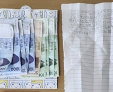 "비 피해에 써주세요"…비타민과 함께 온 꼬깃꼬깃 5만원[오따뉴]