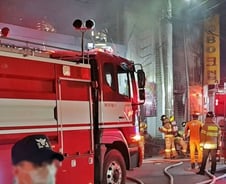 사람 몰리길 기다렸다…문 막고 불지른 50대, 10만원 때문에 5명 죽였다[뉴스속오늘]