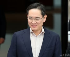 [단독]'테슬라·애플' 계약한 삼성…이재용 회장, 발길은 실리콘밸리로