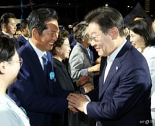 [단독]이 대통령 만난 정청래 민주당..."검찰개혁 9월말 처리 공감대"