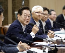 "줍줍 기회" 뭉칫돈 달려든다…한미정상회담 앞두고 조·방·원 '들썩'