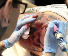 "국민 대상 비윤리 임상, 국가가 방조"…'문신사법' 제동 건 피부과학회